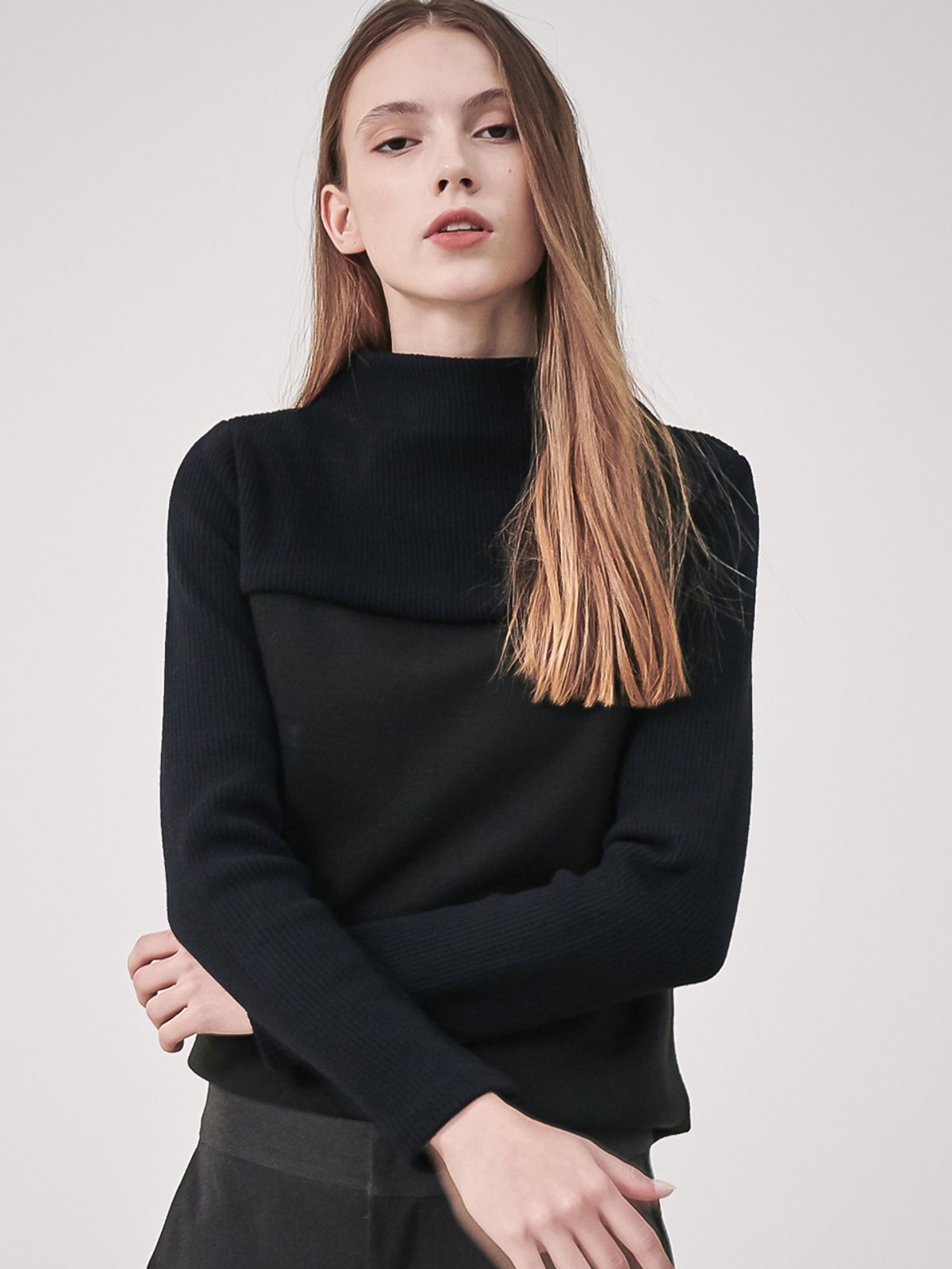 아쿠드(ACUD) Rib Patched High-Neck Knit_Black