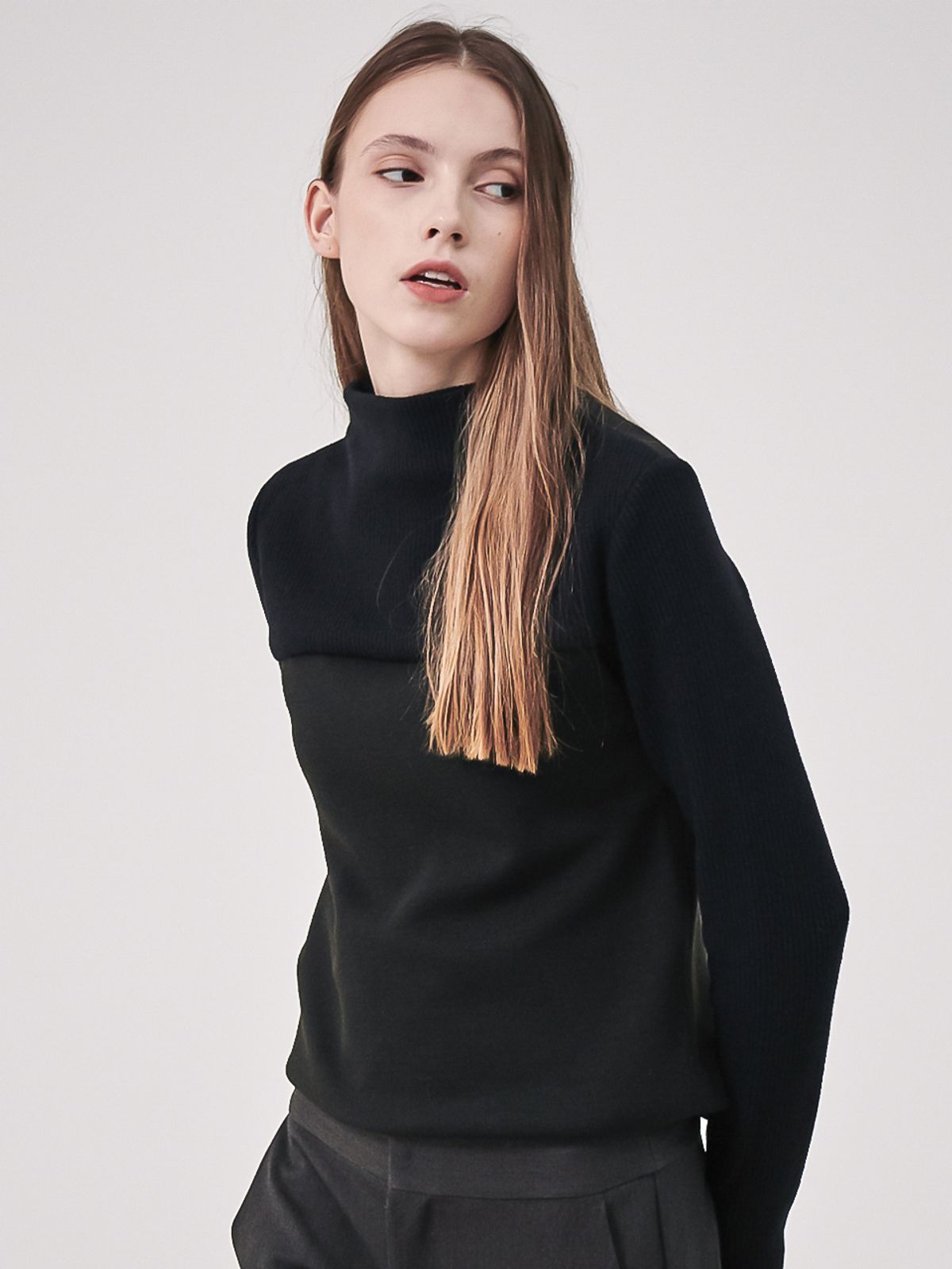 아쿠드(ACUD) Rib Patched High-Neck Knit_Black