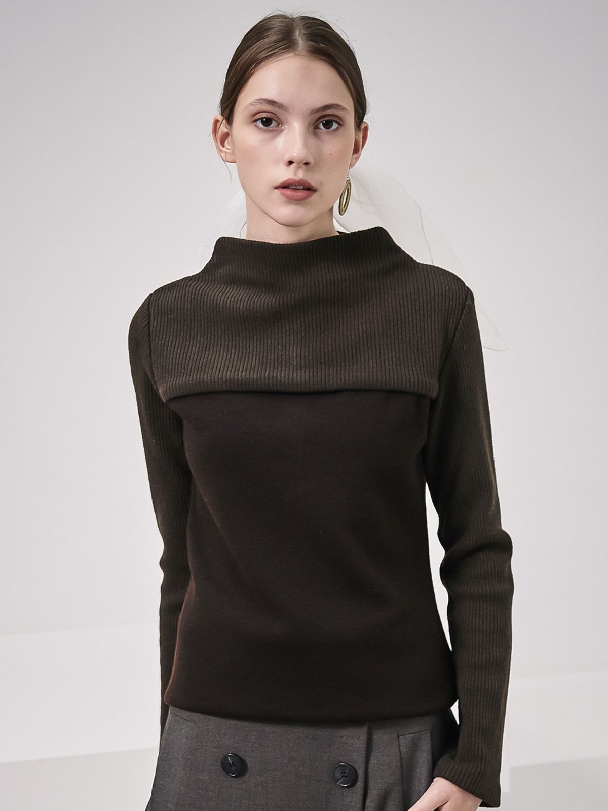 아쿠드(ACUD) Rib Patched High-Neck Knit_Brown