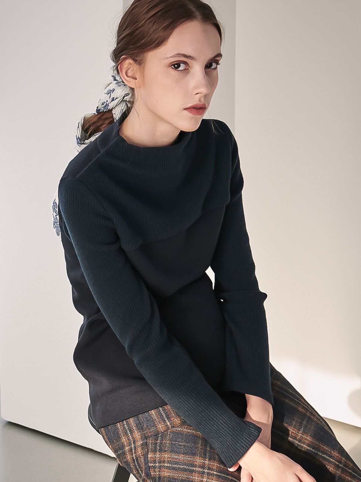 아쿠드(ACUD) Rib Patched High-Neck Knit_Navy