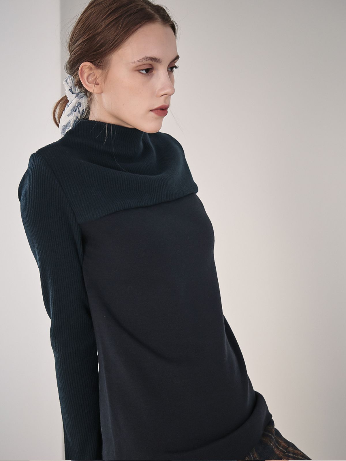 아쿠드(ACUD) Rib Patched High-Neck Knit_Navy