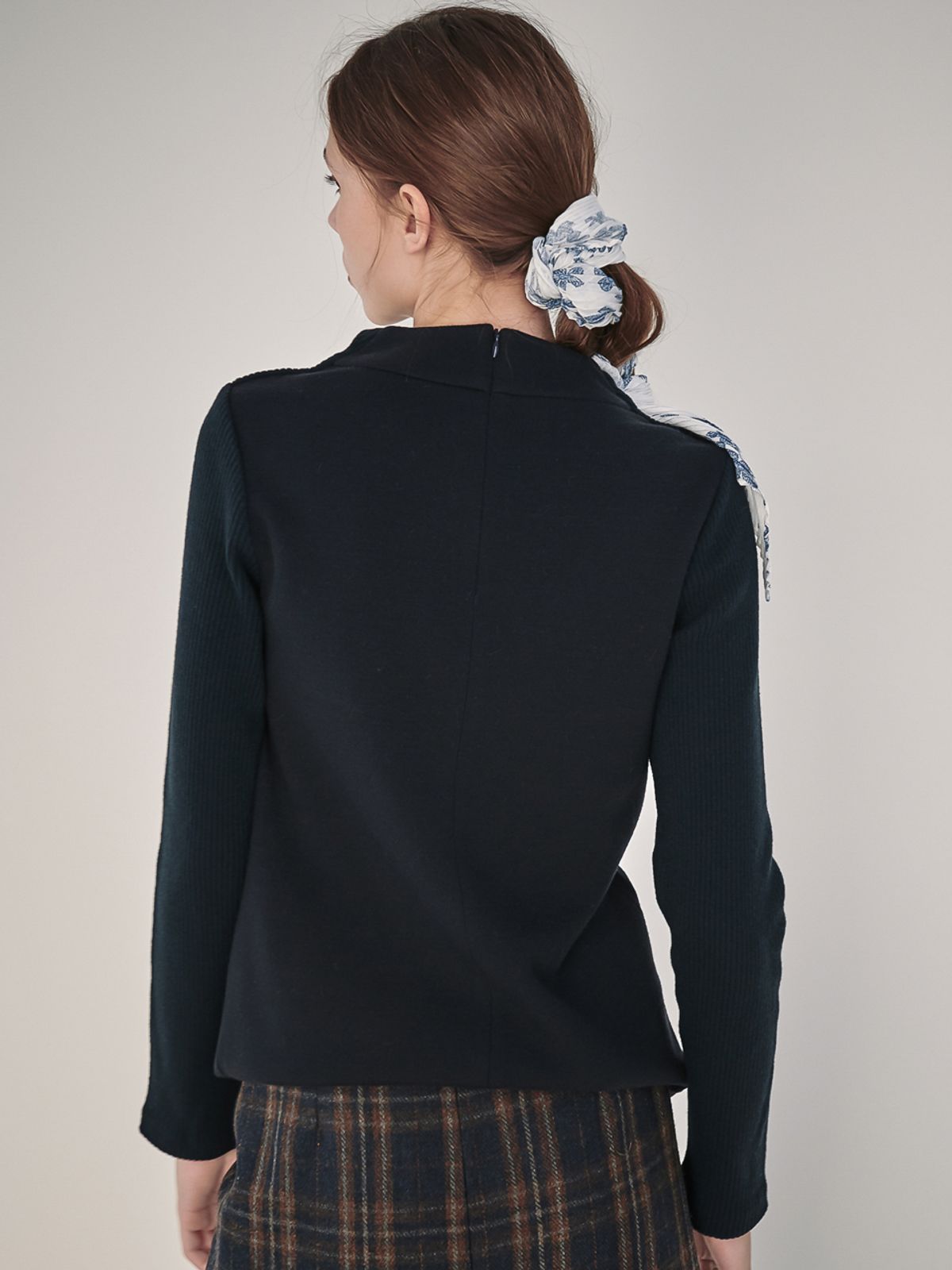 아쿠드(ACUD) Rib Patched High-Neck Knit_Navy