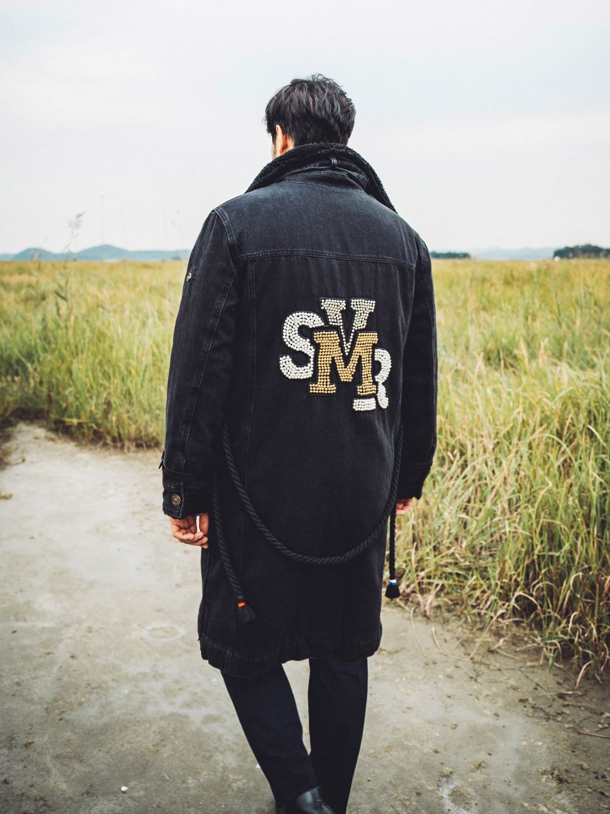 모빈스알(MOVINS.R) AURA OVIS DENIM COAT WASHED BLACK