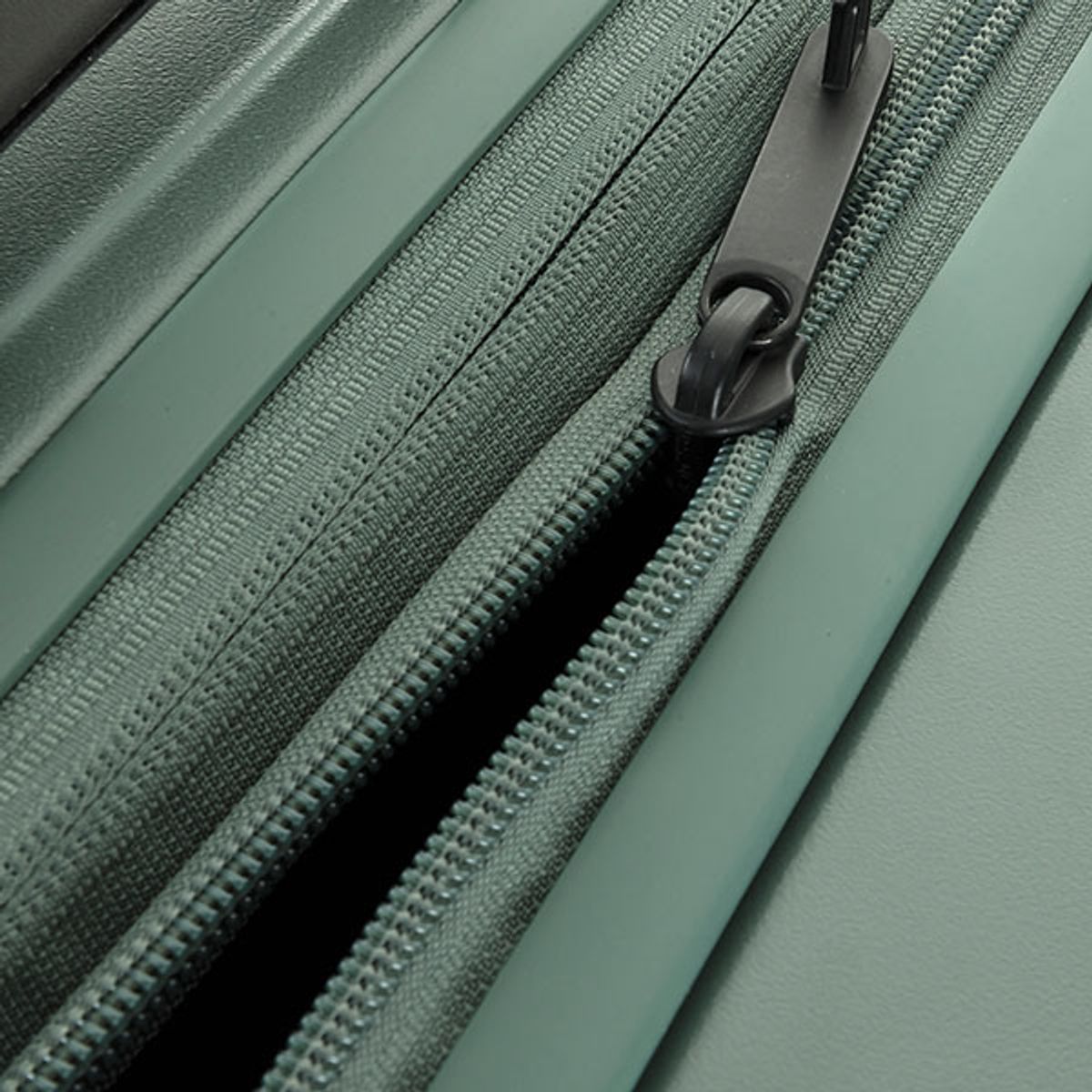 쌤소나이트 레드(SAMSONITE RED) TOIIS C 캐리어 68/25 EXP SLATE GREEN HG063005