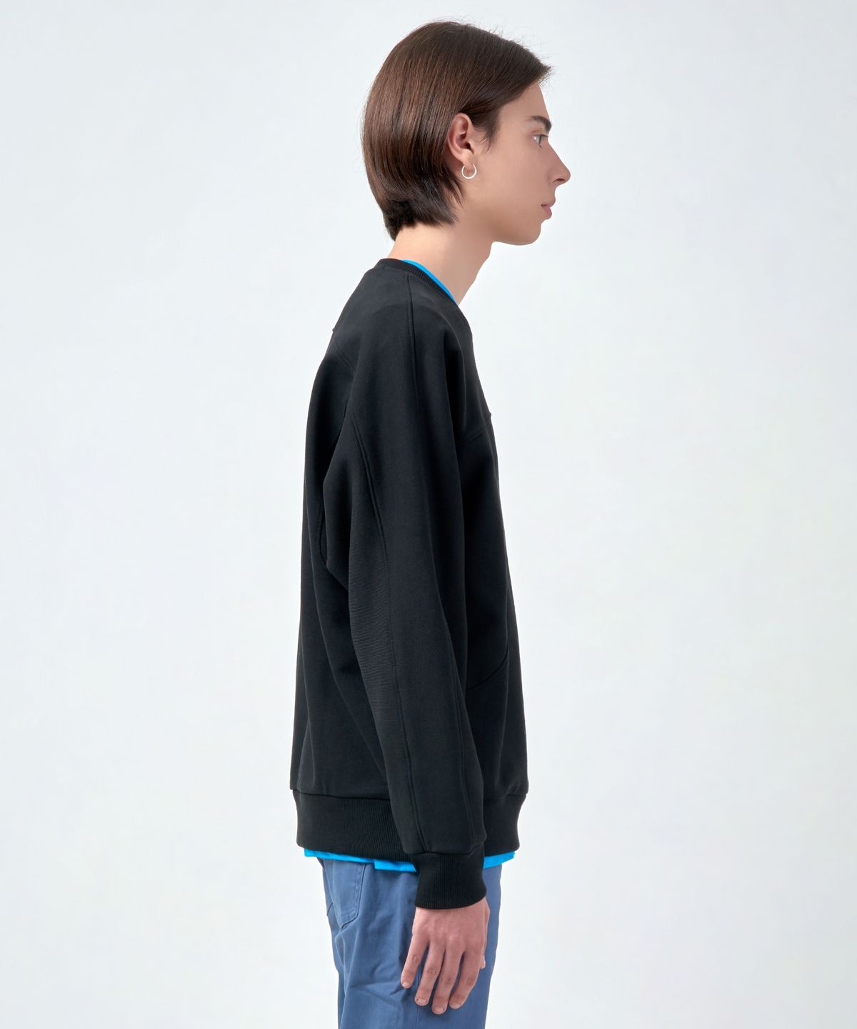 에스에스큐알(SSQR) Unisex Embroidered Sweatshirt KIZ_01_BLACK_LARGE