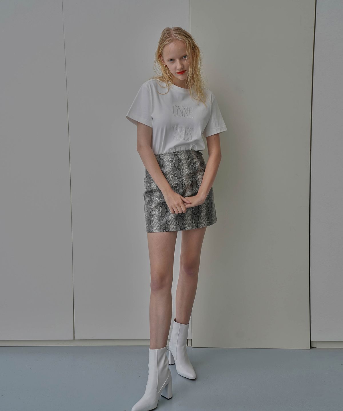 온느(ONNE) Python Faux Leather Skirt Grey