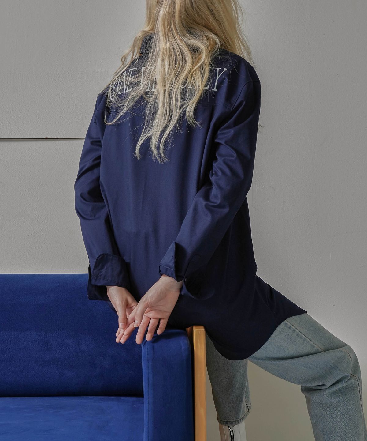 온느(ONNE) Back Pointed Soft Shirt Navy