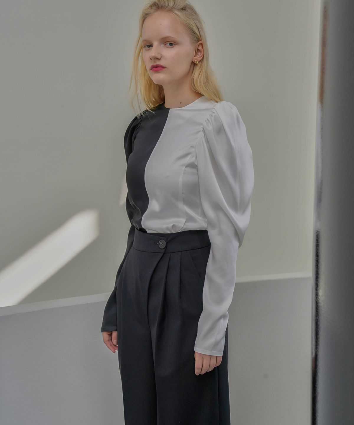 온느(ONNE) Diagonal Wool Wide Pants Black