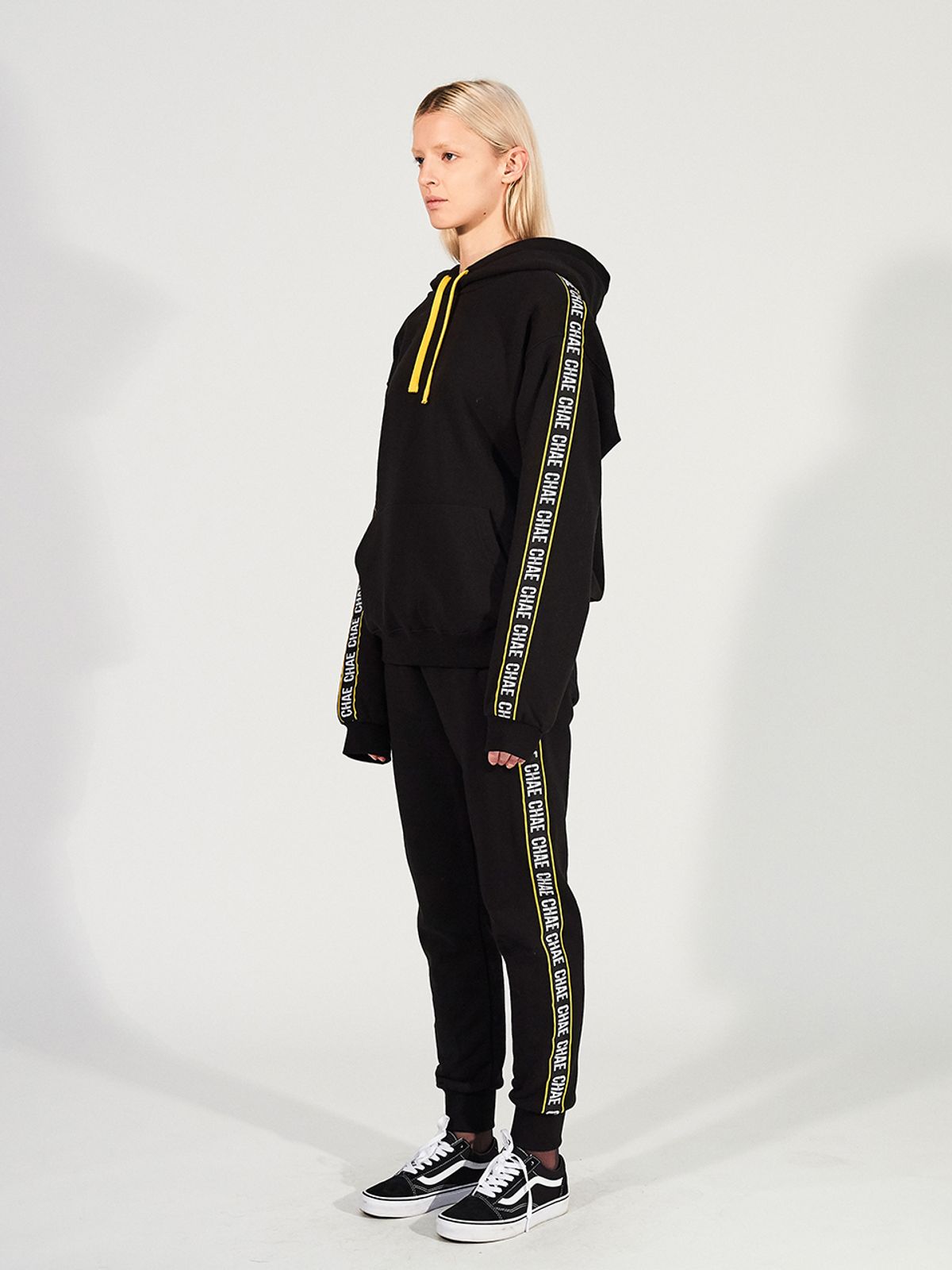 채뉴욕(CHAENEWYORK) CHAE taping over-fit pull over hoodie [Black]
