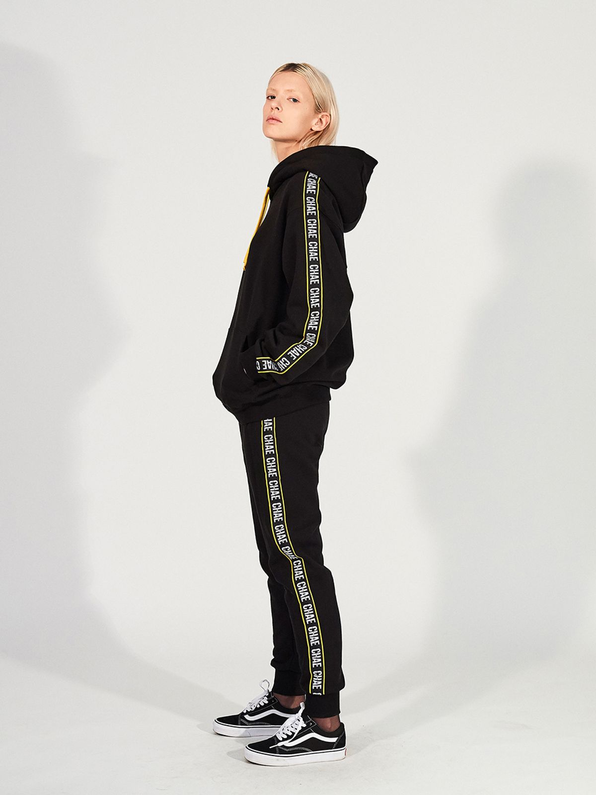채뉴욕(CHAENEWYORK) CHAE taping over-fit pull over hoodie [Black]