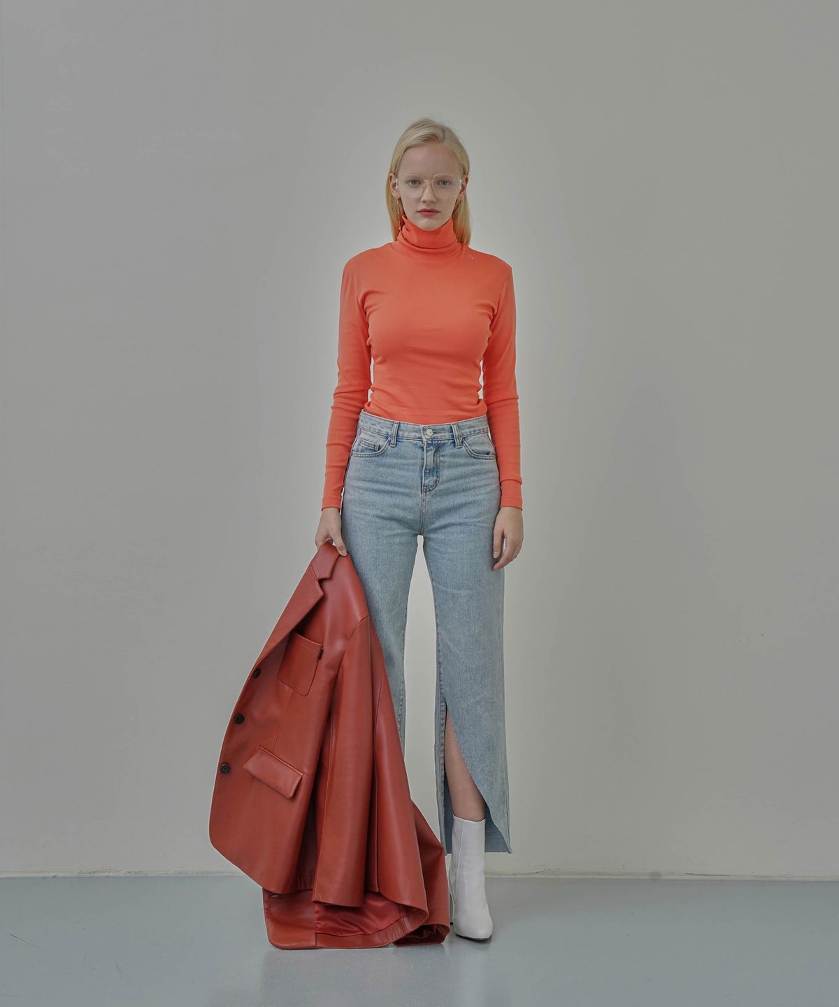 온느(ONNE) Slim Logo Turtleneck Coral