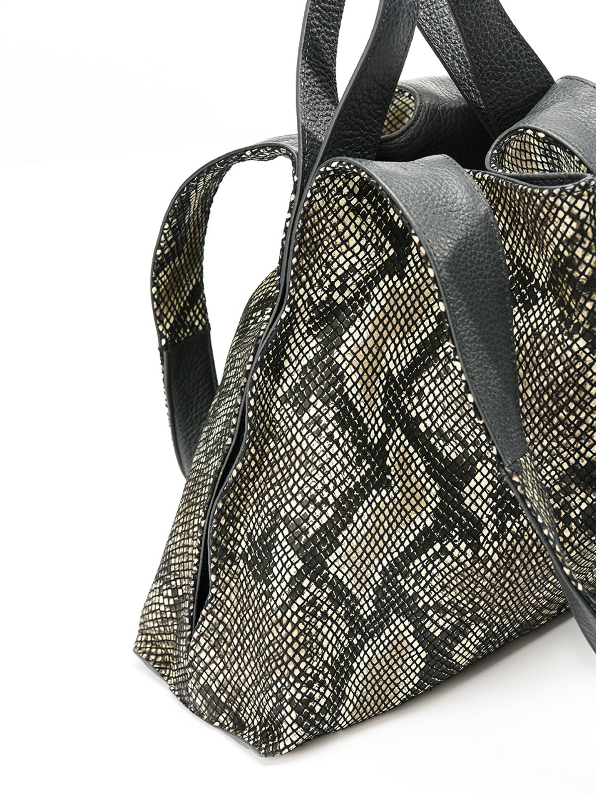 엘더블유엘(LWL) RUFFLE TOTE (러플 토트) Black