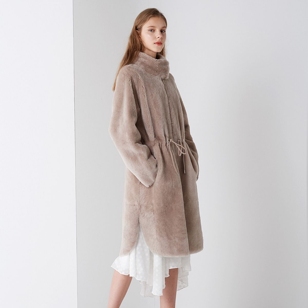 핀블랙(PINBLACK) REAL LAMB SKIN STRING MUSTANG COAT BEIGE