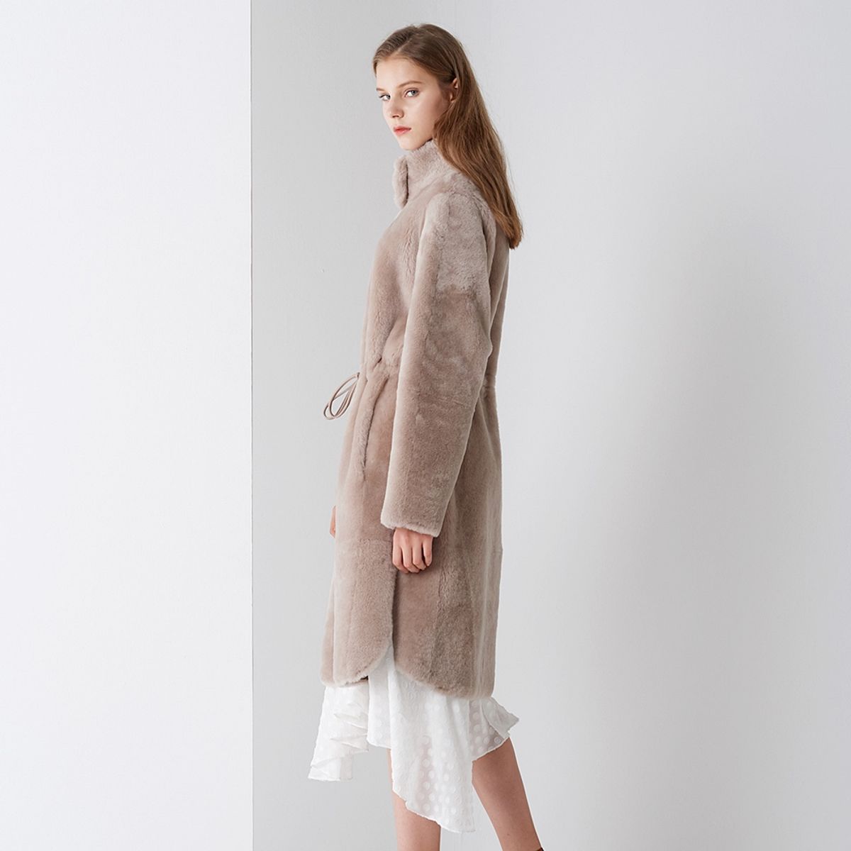 핀블랙(PINBLACK) REAL LAMB SKIN STRING MUSTANG COAT BEIGE
