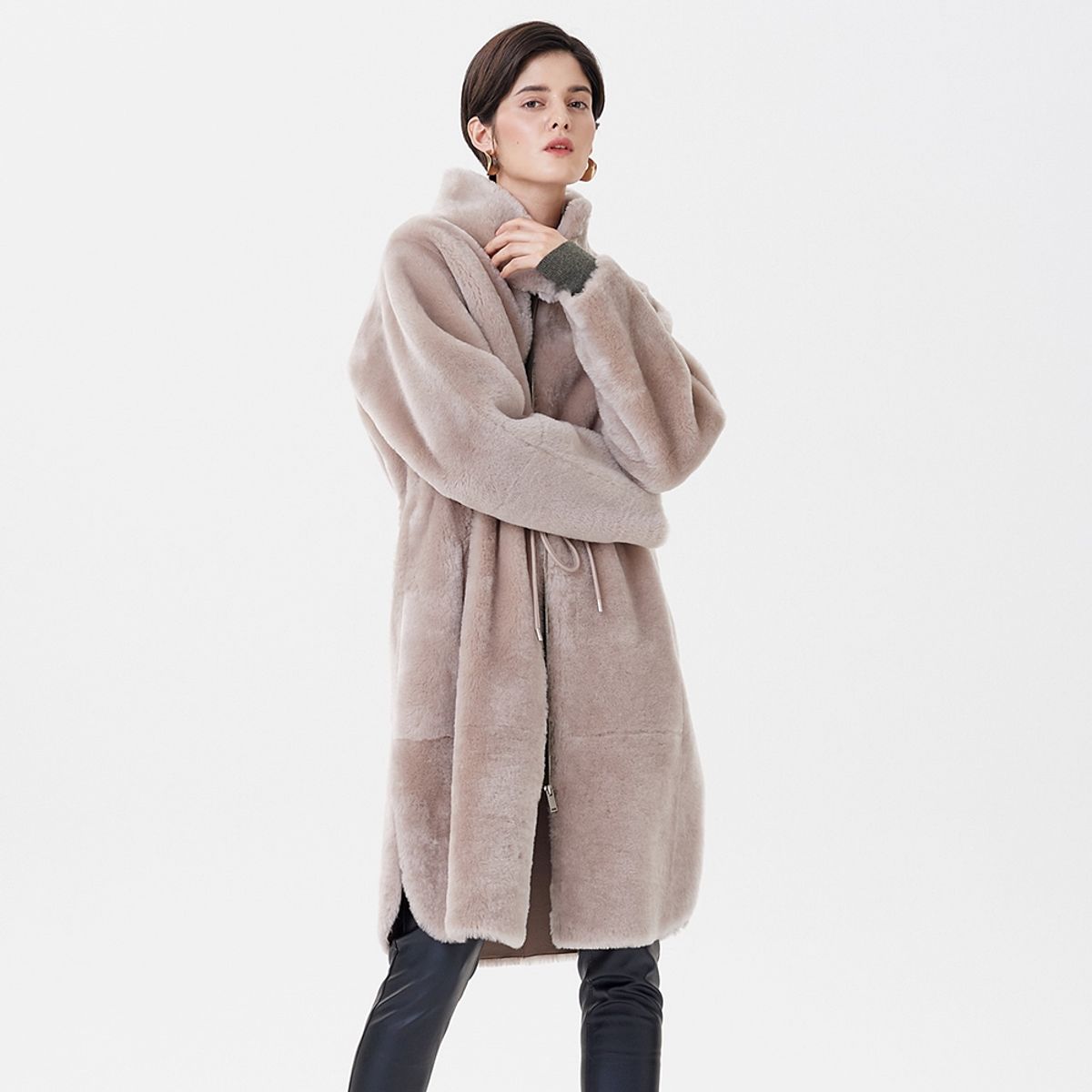 핀블랙(PINBLACK) REAL LAMB SKIN STRING MUSTANG COAT BEIGE