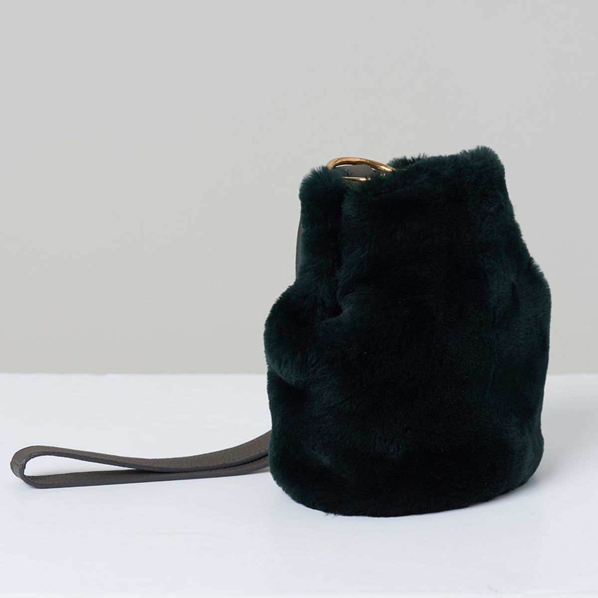 핀블랙(PINBLACK) REVERSIBLE REAL MUSTANG MINI BAG GREEN