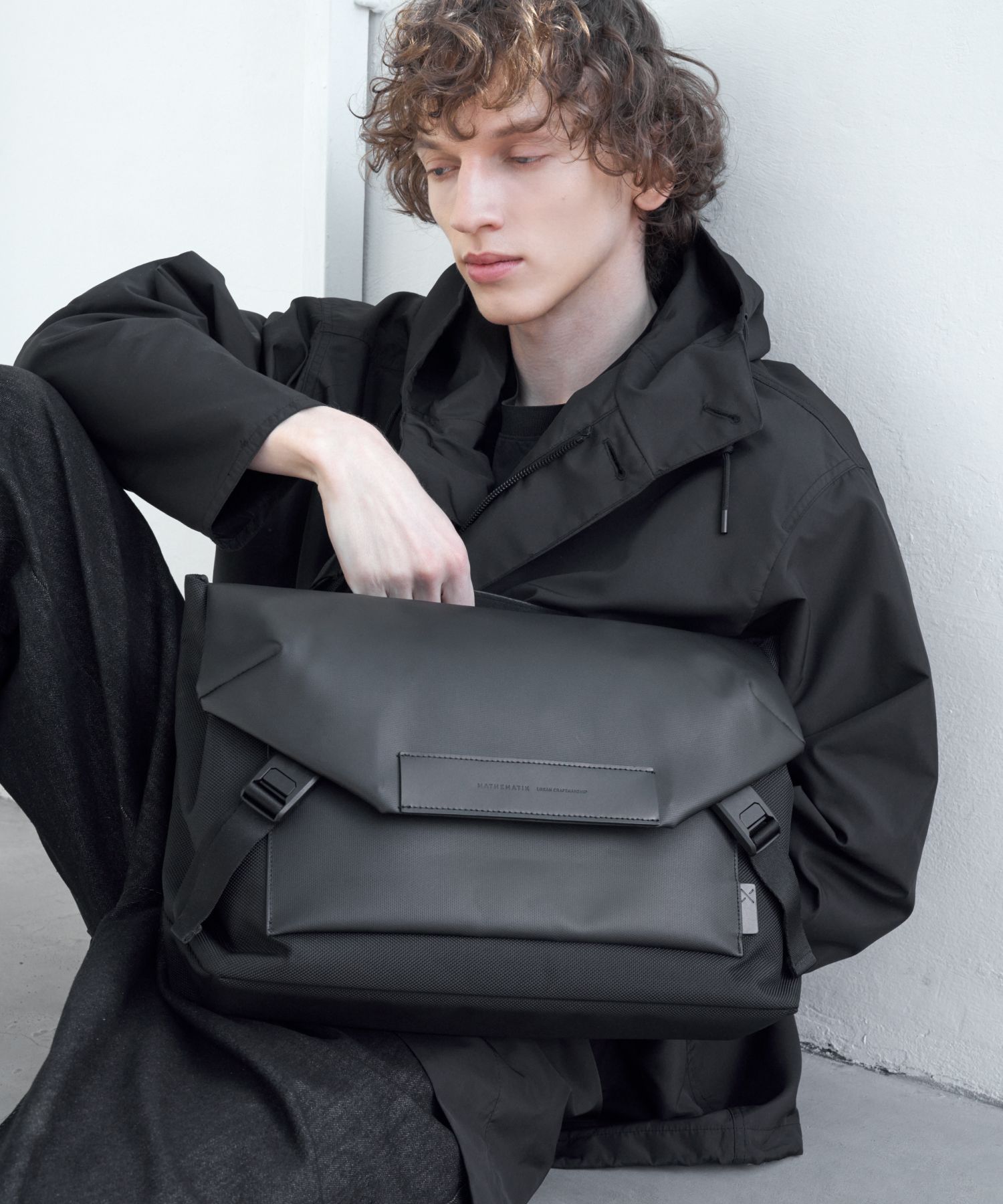 MUSINSA公式 | MATHEMATIK Hawk C1 Messenger Bag