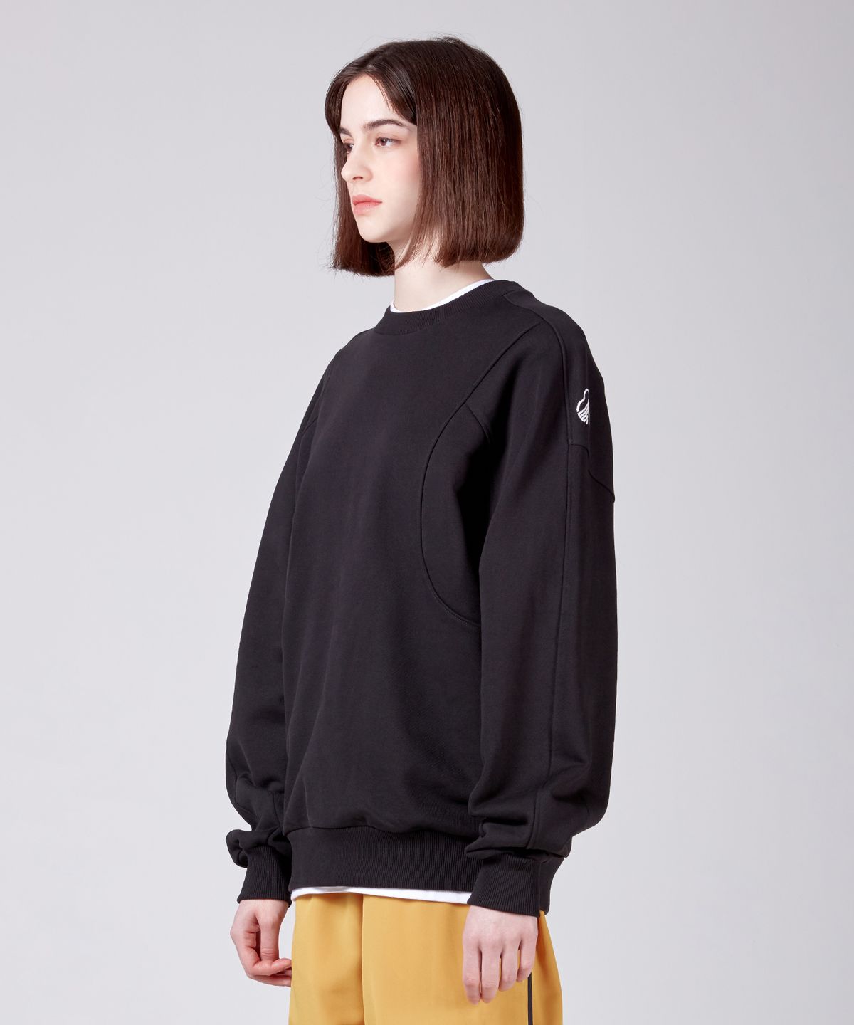 에스에스큐알(SSQR) Unisex Embroidered Sweatshirt ZOC_02_BLACK_MEDIUM