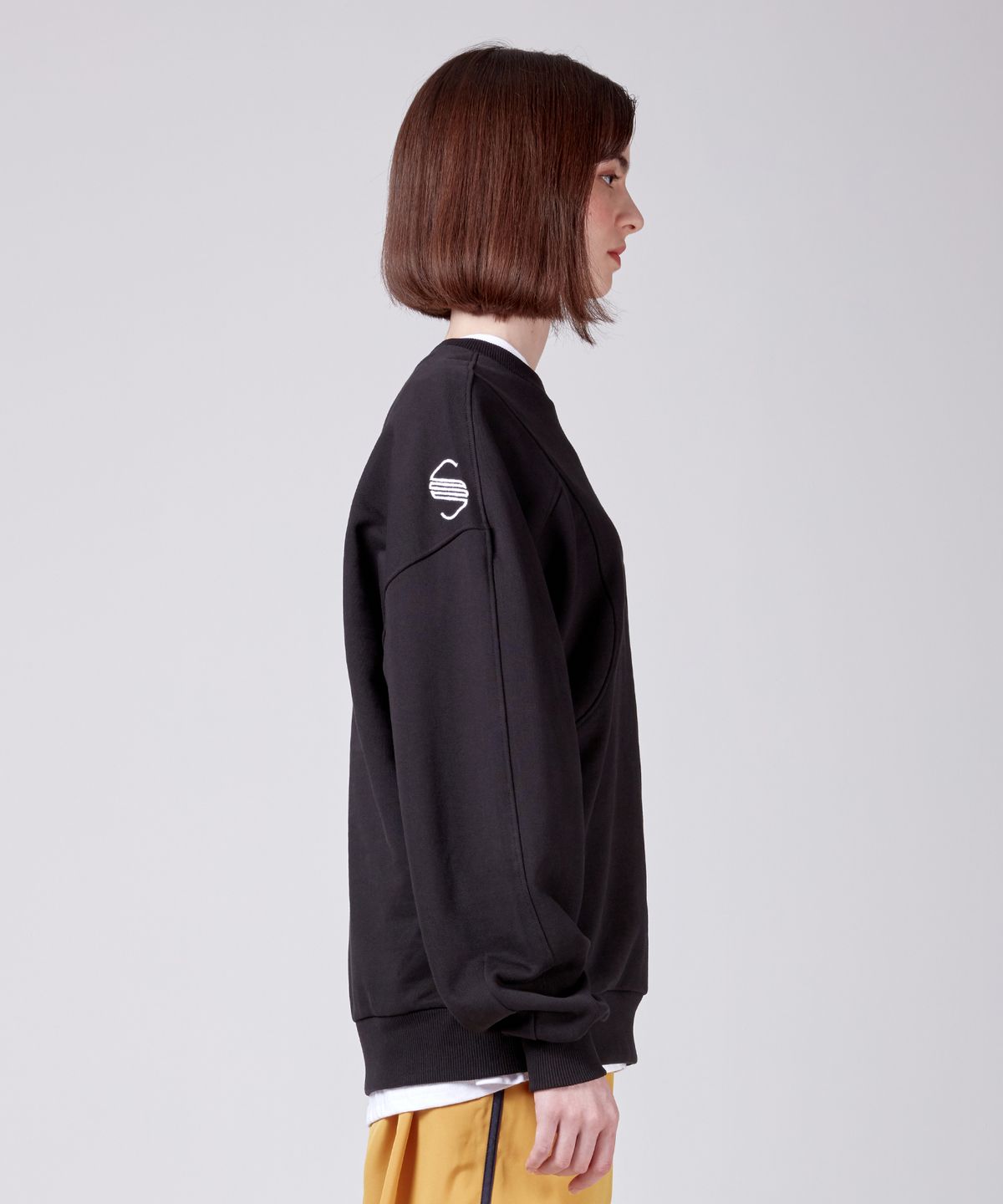 에스에스큐알(SSQR) Unisex Embroidered Sweatshirt ZOC_02_BLACK_MEDIUM