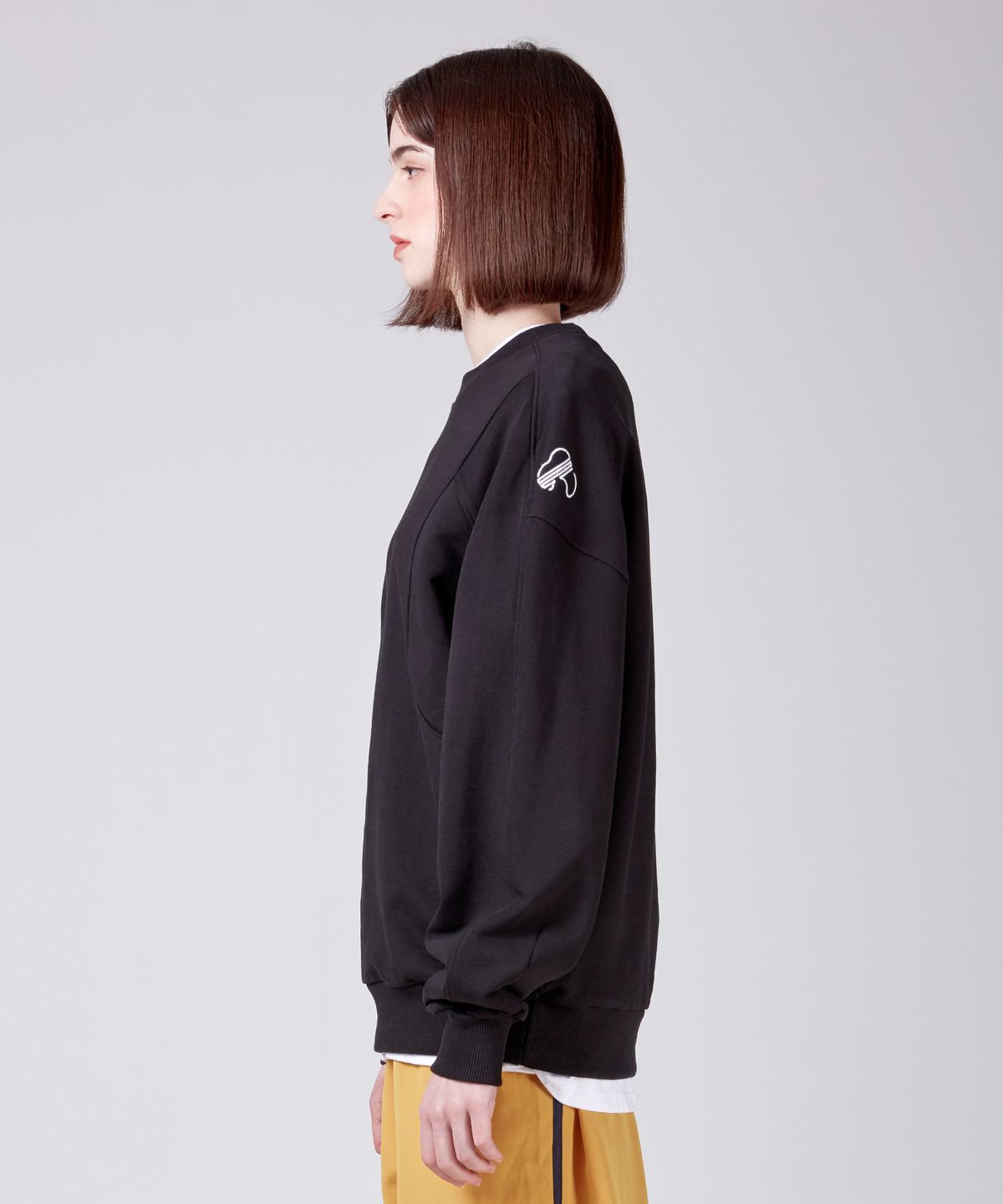 에스에스큐알(SSQR) Unisex Embroidered Sweatshirt ZOC_02_BLACK_MEDIUM