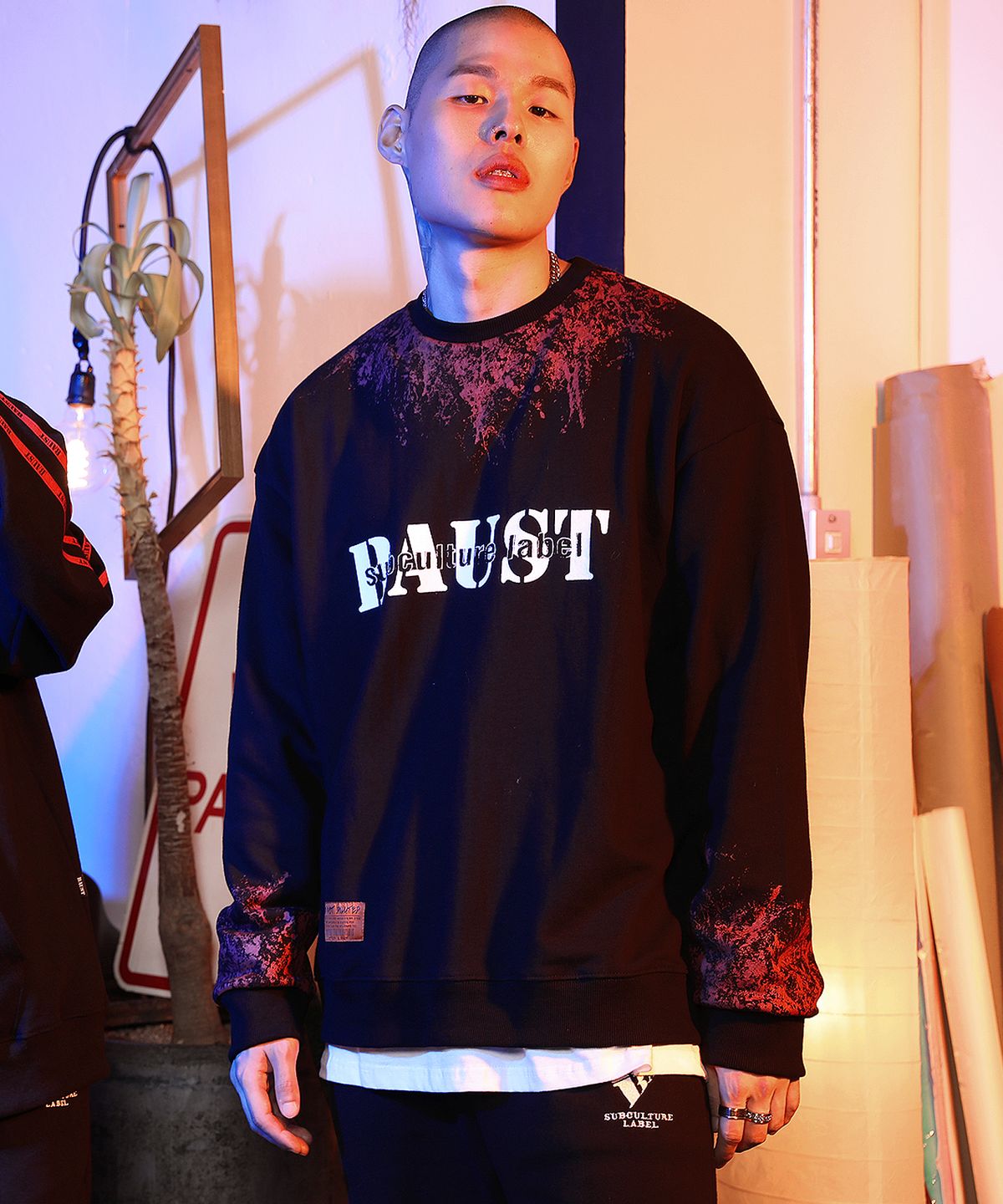 바우스트(BAUST) 블러드 펑크 나염 오버핏 맨투맨[BLACK]