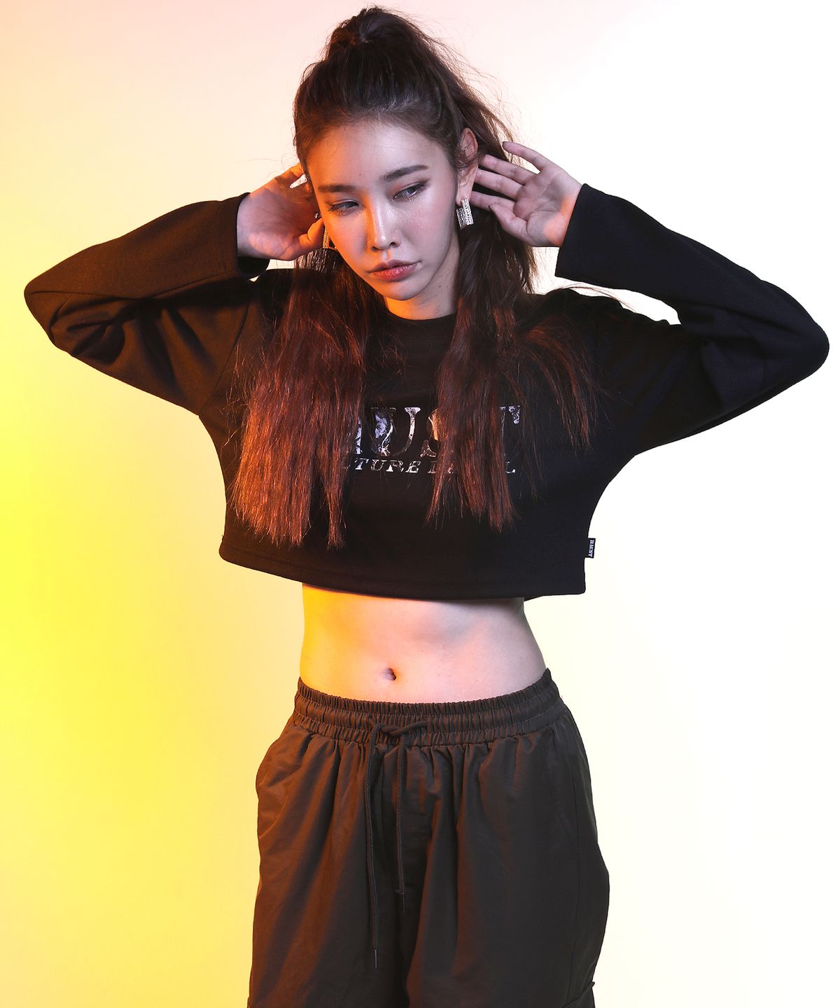 바우스트(BAUST) 로고 프린팅 루즈핏 크롭 슬리브[BLACK]