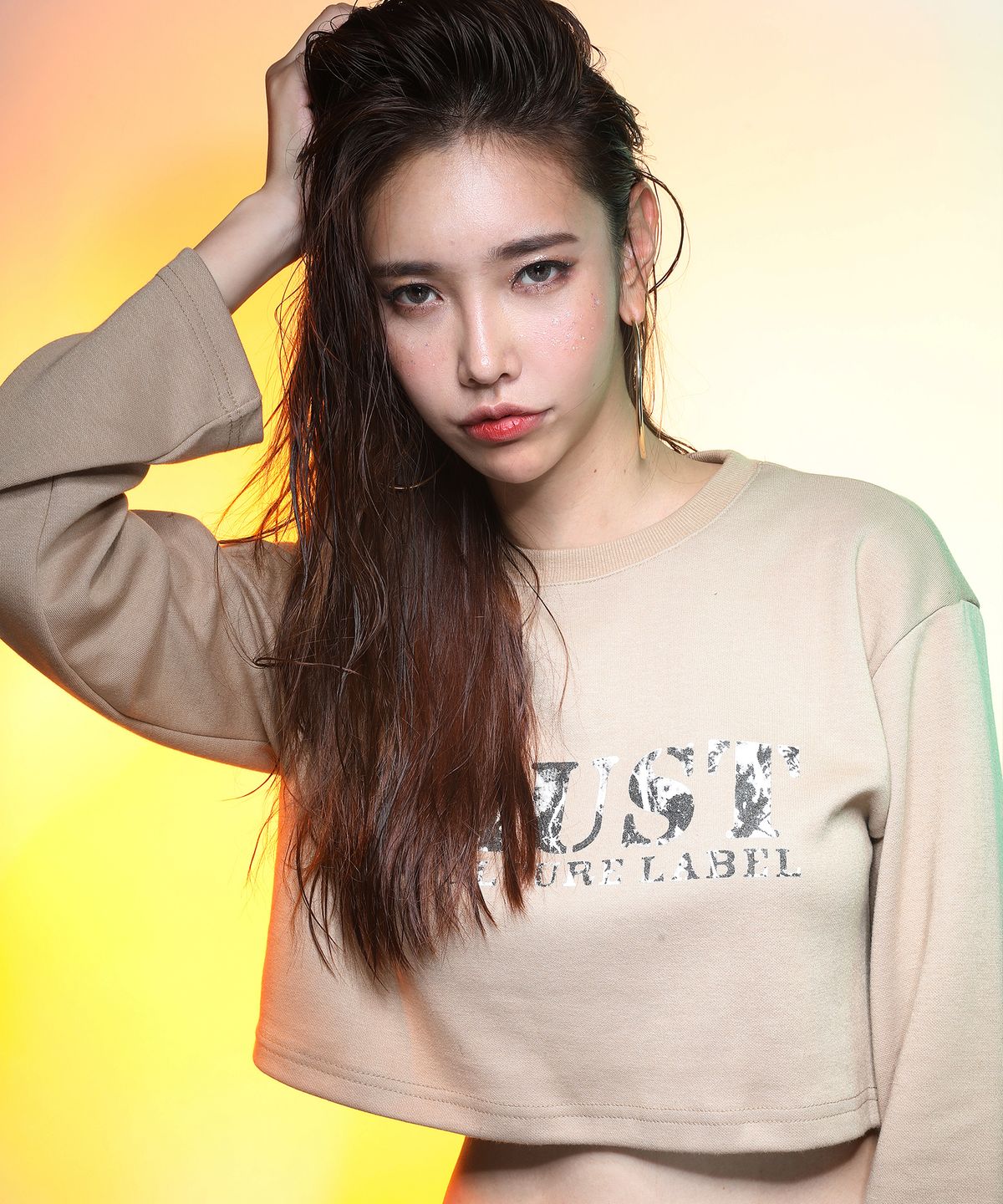 바우스트(BAUST) 로고 프린팅 루즈핏 크롭 슬리브[BEIGE]
