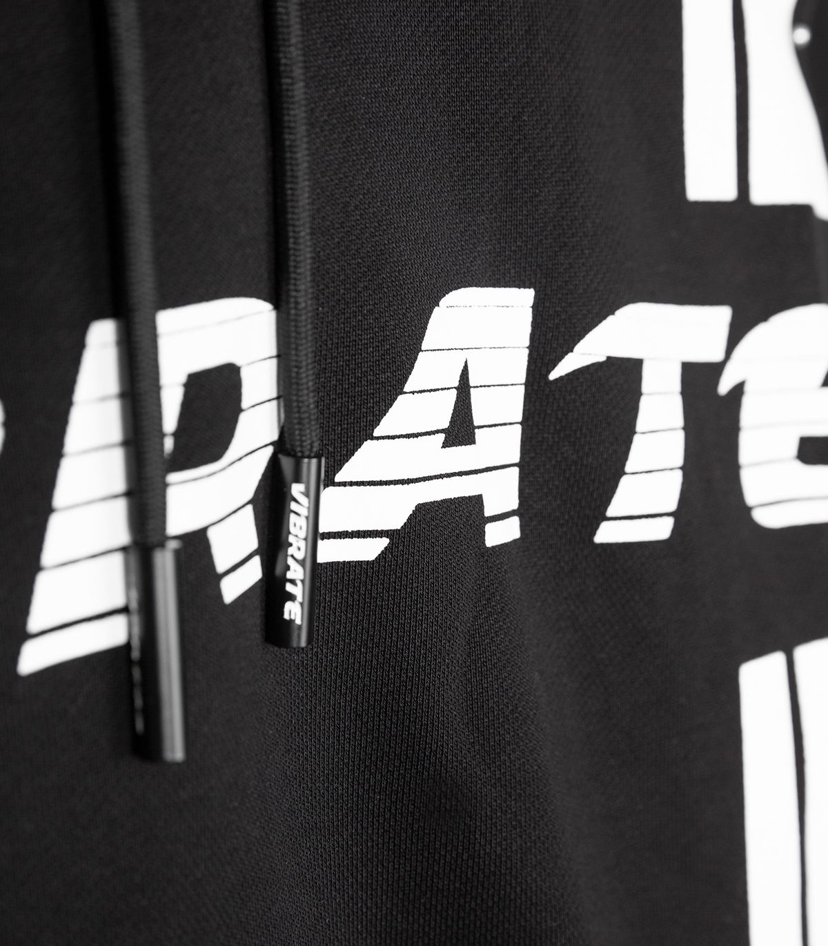 바이브레이트(VIBRATE) TRAFFIC ROAD LOGO HOODIE (BLACK)