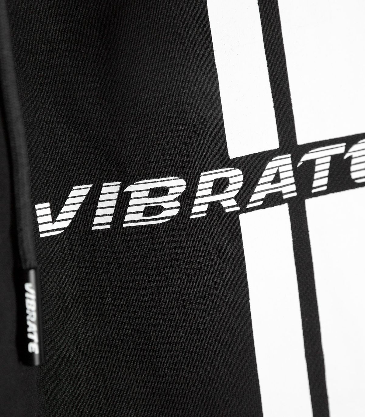 바이브레이트(VIBRATE) TRAFFIC ROAD LOGO JOGGER PANTS (BLACK)