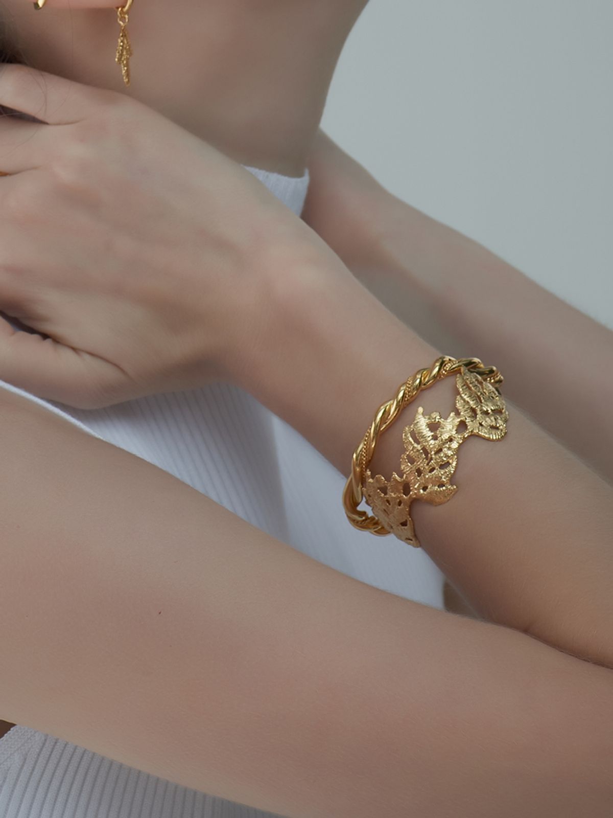 엘리오나(ELYONA) Casted Lace Bracelet