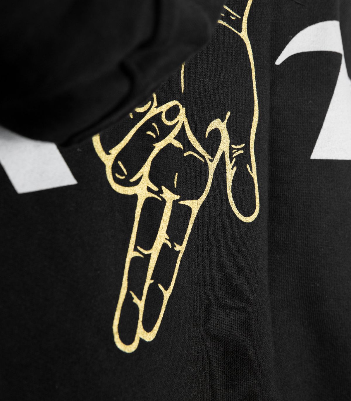 바이브레이트(VIBRATE) GOLDLINE LETTERING FINGER LOGO HOODIE (BLACK)