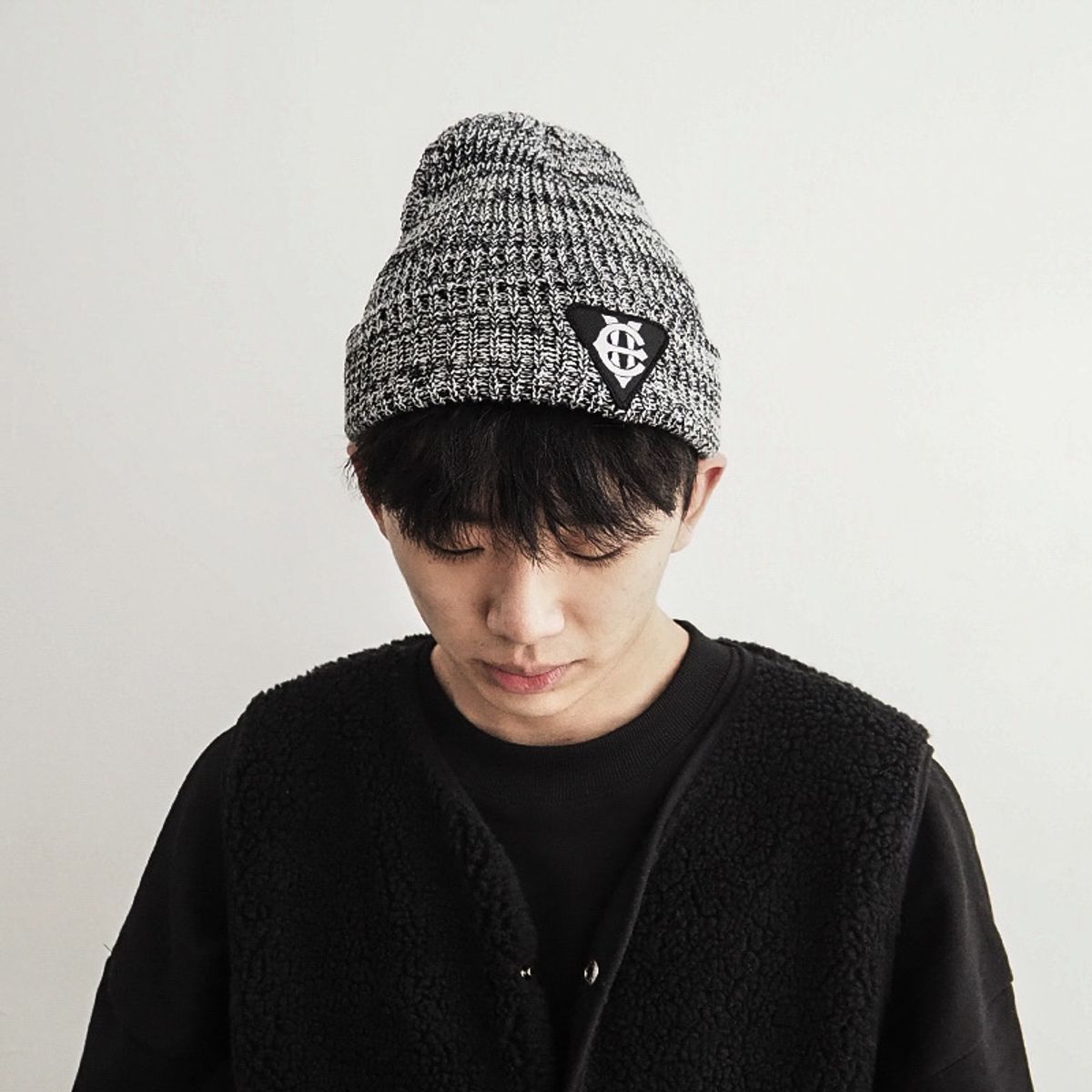 에잇볼륨(EIGHTVOLUME) EV T 패치 니트 비니 (그레이)