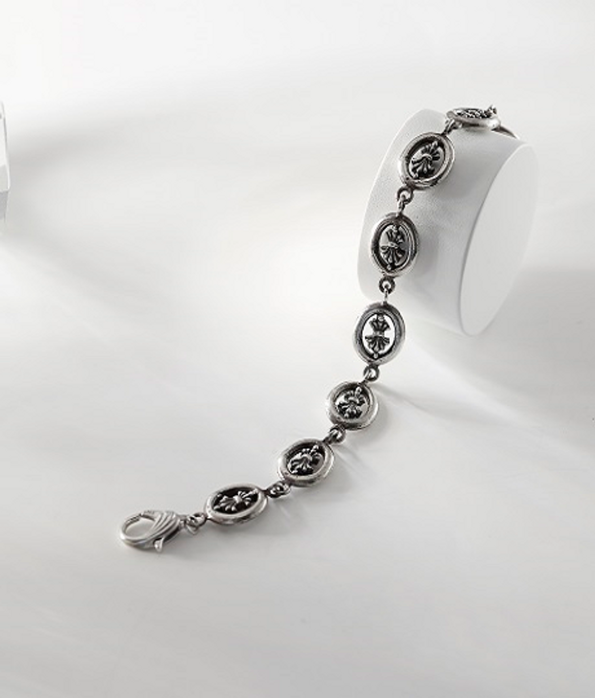 팬도럼주얼리(PANDORUMJEWELRY) Fleur-de-lis bracelet