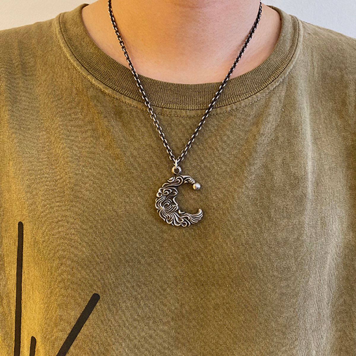팬도럼주얼리(PANDORUMJEWELRY) Crescent moon necklace