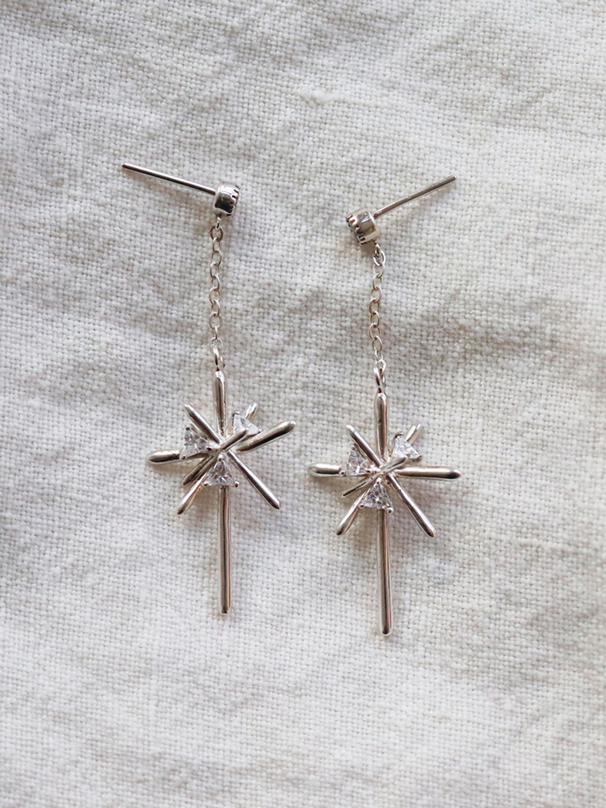 엘리오나(ELYONA) The Light Earrings