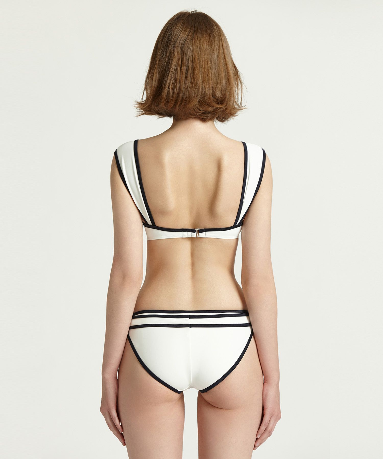 MUSINSA公式 | AGNEL ホワイトスワンビキニブラ