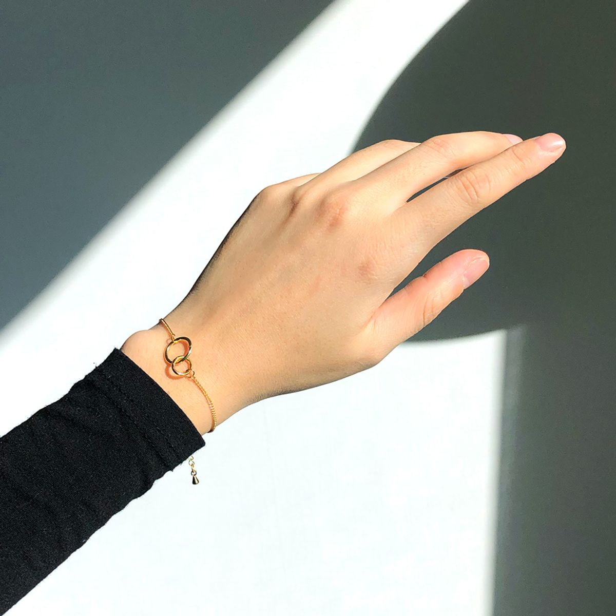 러쉬오프(RUSH OFF) Double Circle Pendant Gold  Bracelet/ 써지컬스틸 더블 써클 펜던트 골드팔찌