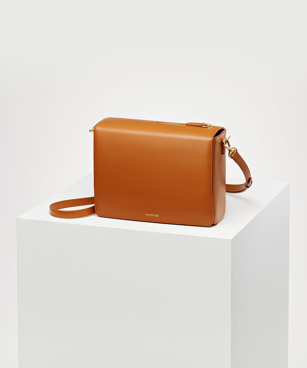 뮤트뮤즈(MUTEMUSE) AMUSE Bag (Camel)