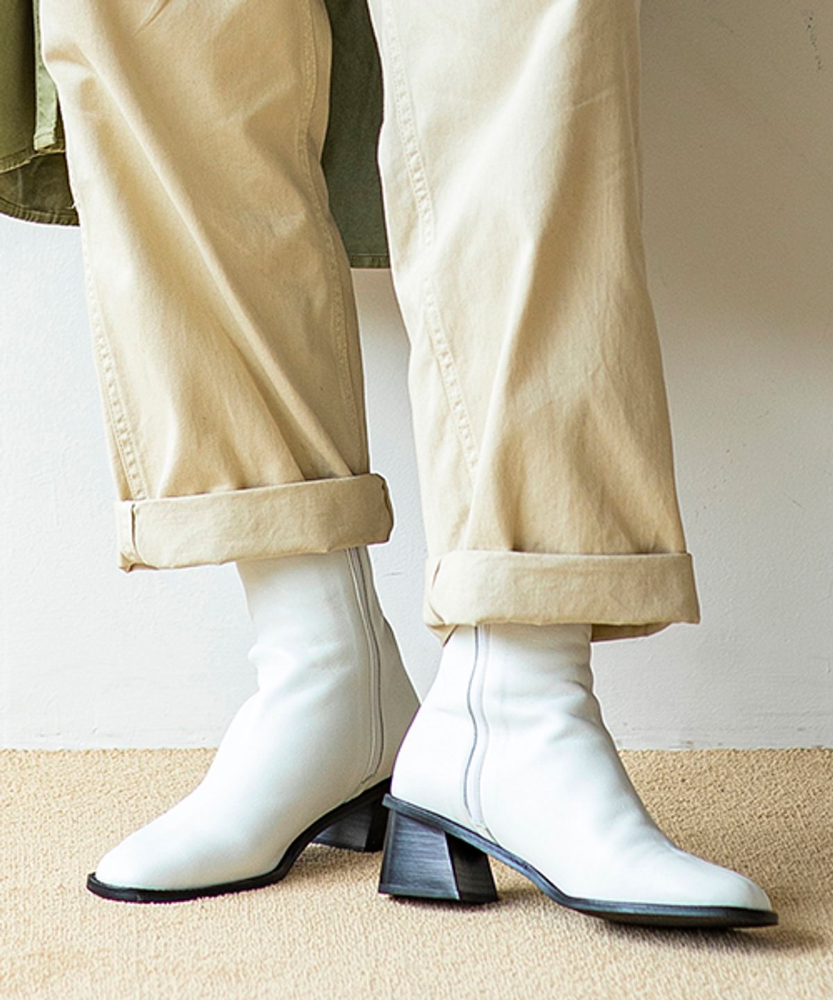 바이언스(BYEUUNS) BJB19414 MOOD ANKLE BOOTS WHITE