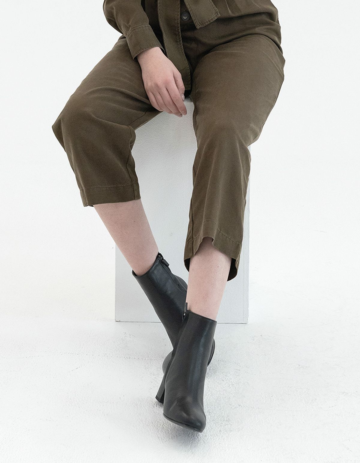 세컨데일리(SECONDAILY) [HAND MADE] 헤이젠(Hegen) 앵클부츠_블랙