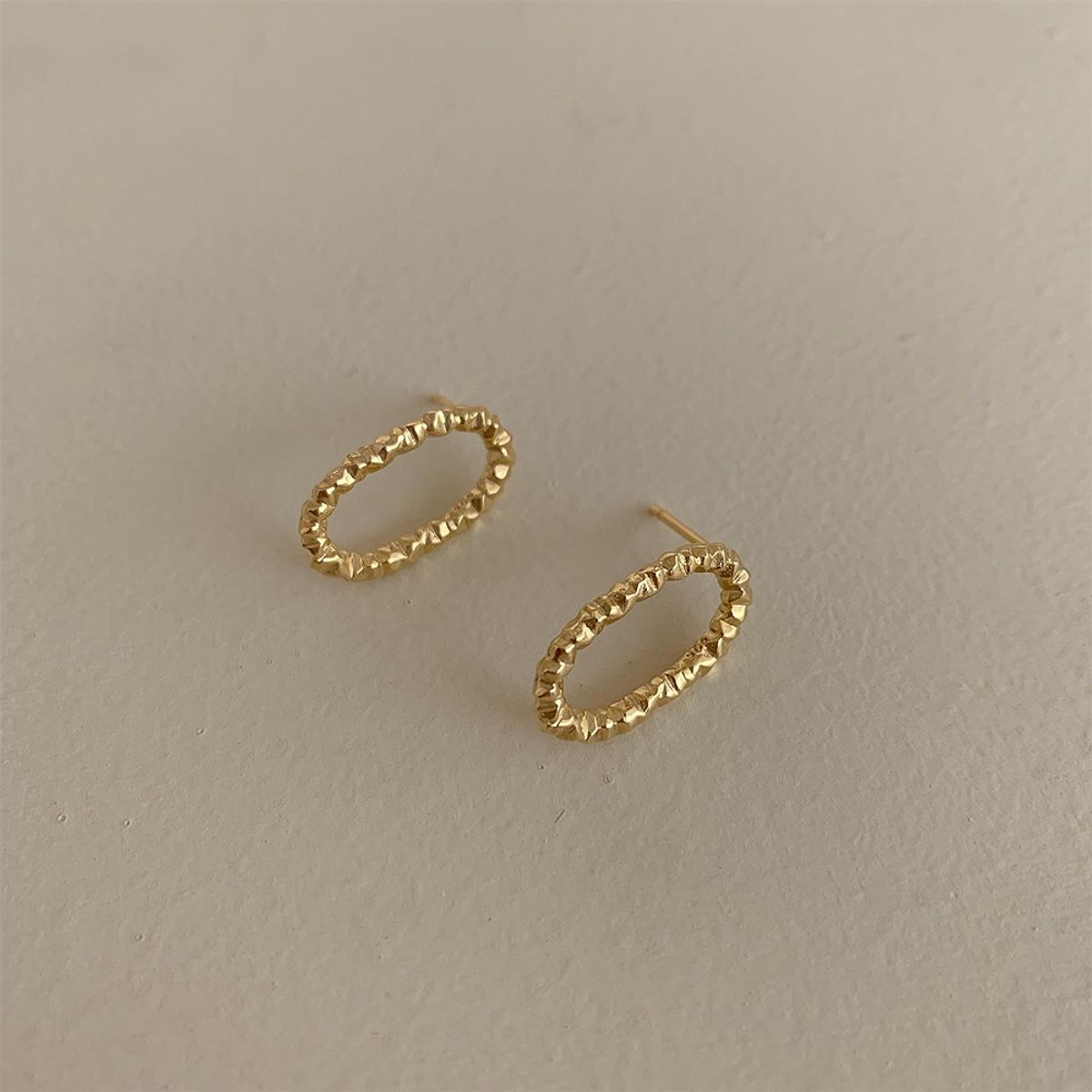 리엔느와르(leeENoir) Twinkle Oval Earring (2color)