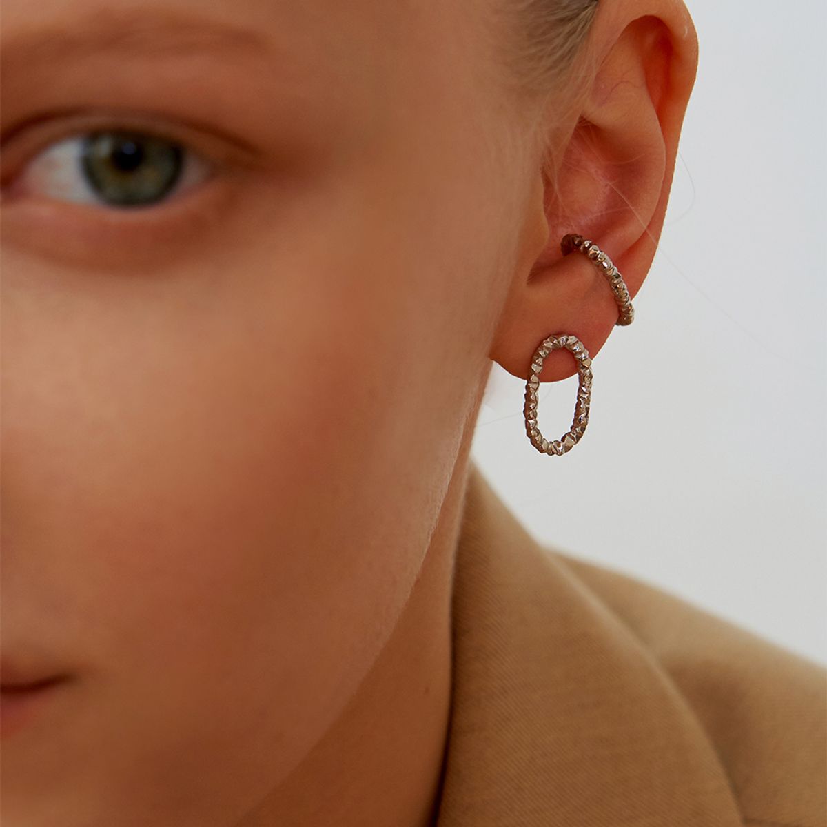 리엔느와르(leeENoir) Twinkle Oval Earring (2color)