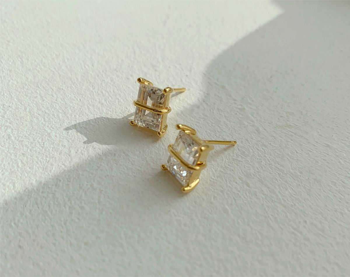 리엔느와르(leeENoir) Line Cubic Earring (only cubic) (2color)