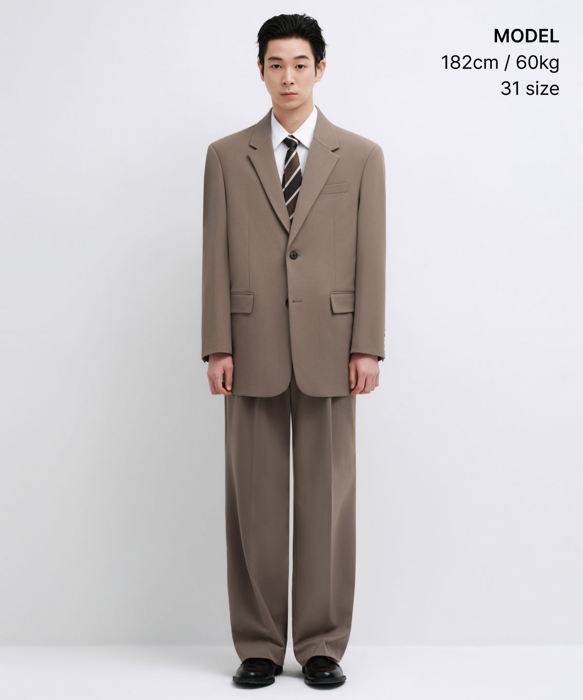 무신사 스탠다드(MUSINSA STANDARD) 리얼 와이드 히든 밴딩 슬랙스 [더스티 베이지]