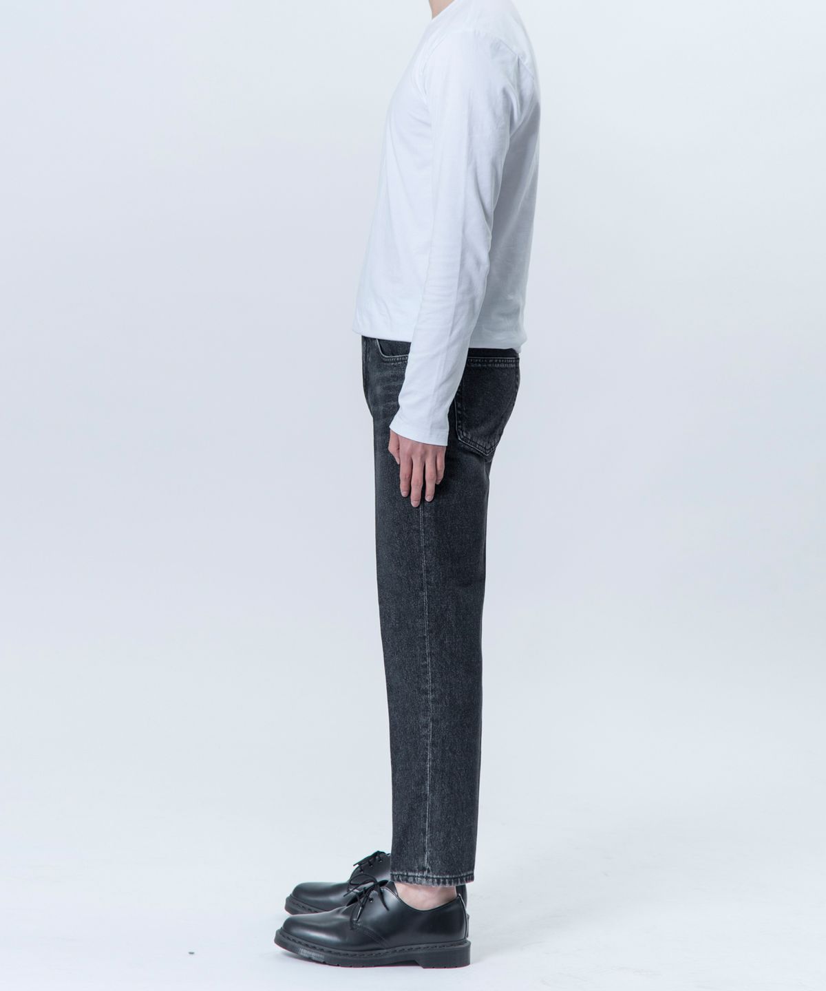 언터치드(UNTOUCHED) NEW CLASSIC 4 (BLACK CROP)