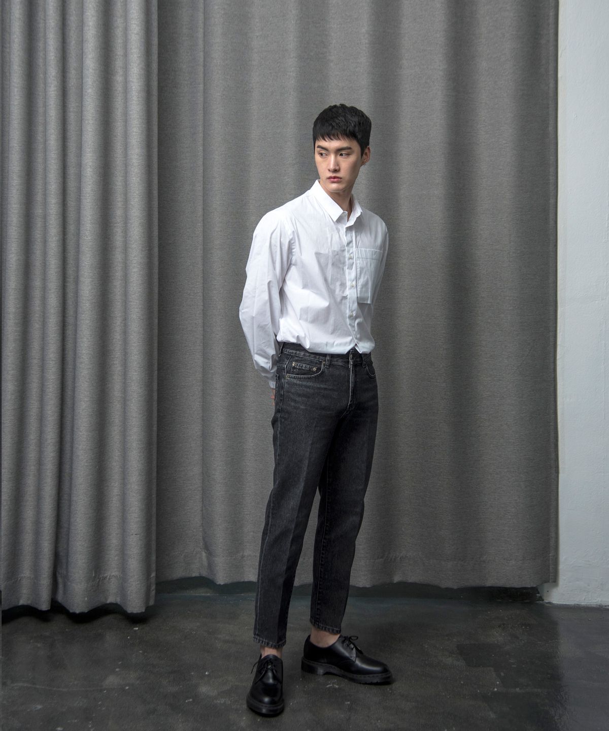 언터치드(UNTOUCHED) NEW CLASSIC 4 (BLACK CROP)