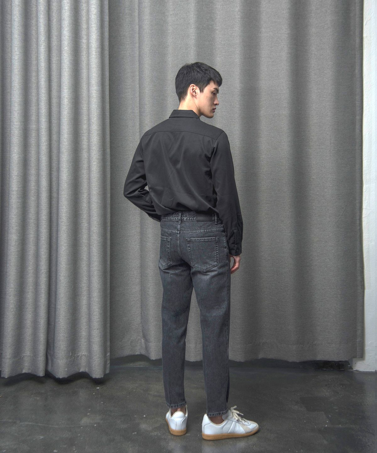 언터치드(UNTOUCHED) NEW CLASSIC 5 (GRAY CROP)
