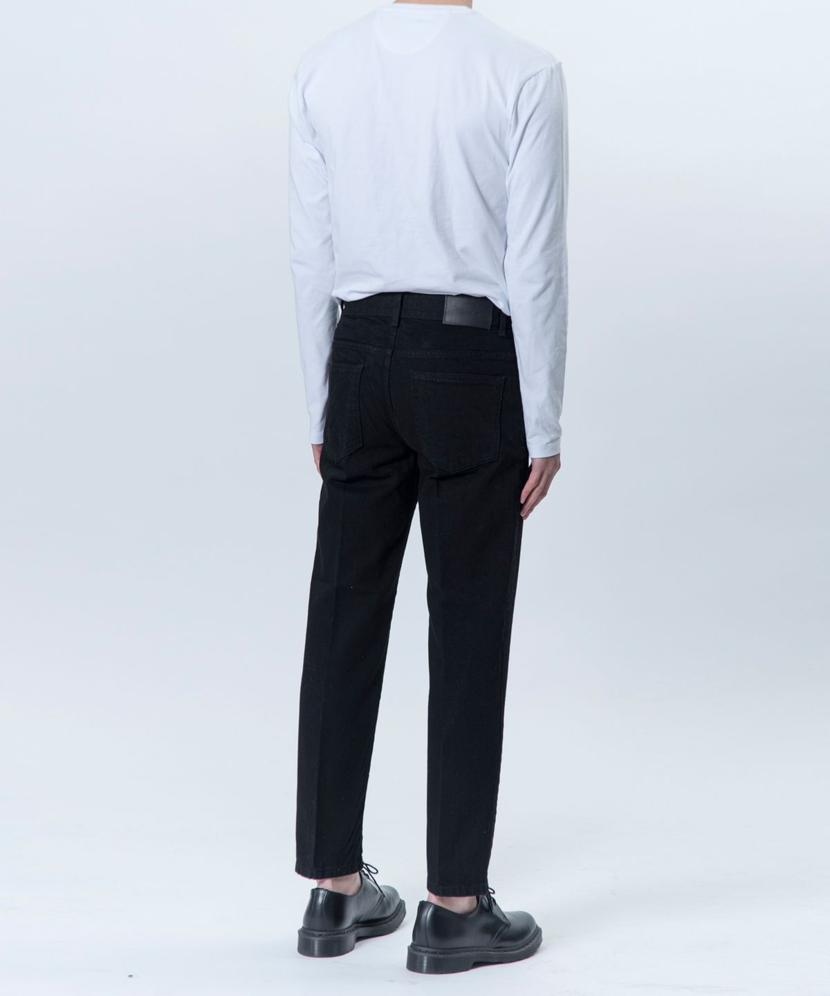 언터치드(UNTOUCHED) NEW CLASSIC 7 (BLACK BLACK CROP)