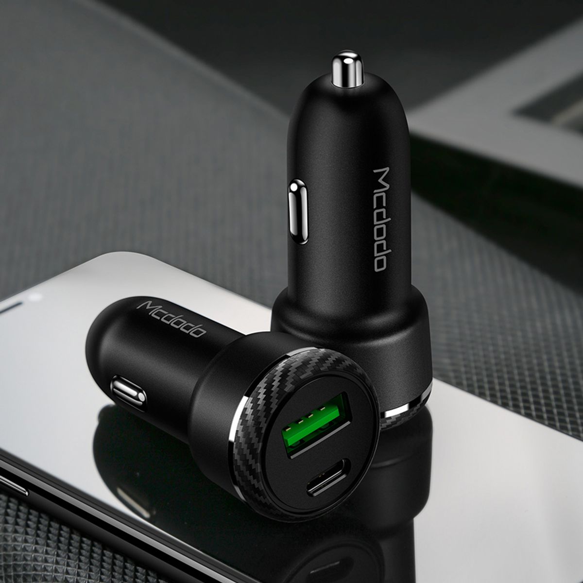 맥도도(MCDODO) 듀얼 PD+QC3.0 차량용 고속충전기