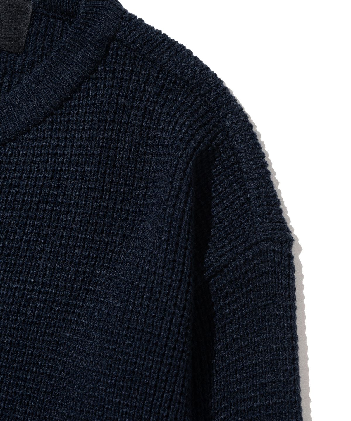 니티드(KNITTED) 안티필링 볼륨 와플 가디건 NAVY